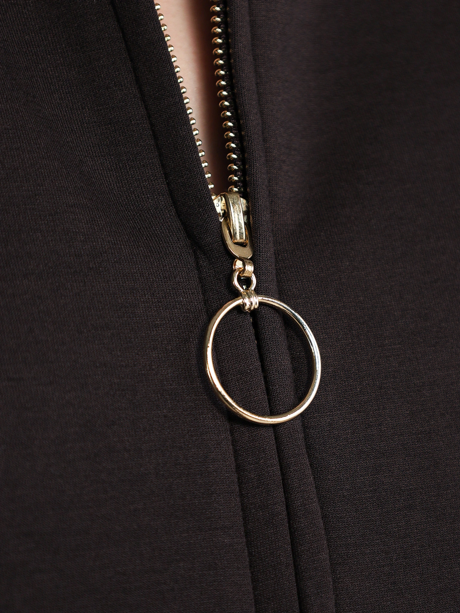 Куртка трикотажная темно-коричневого цвета